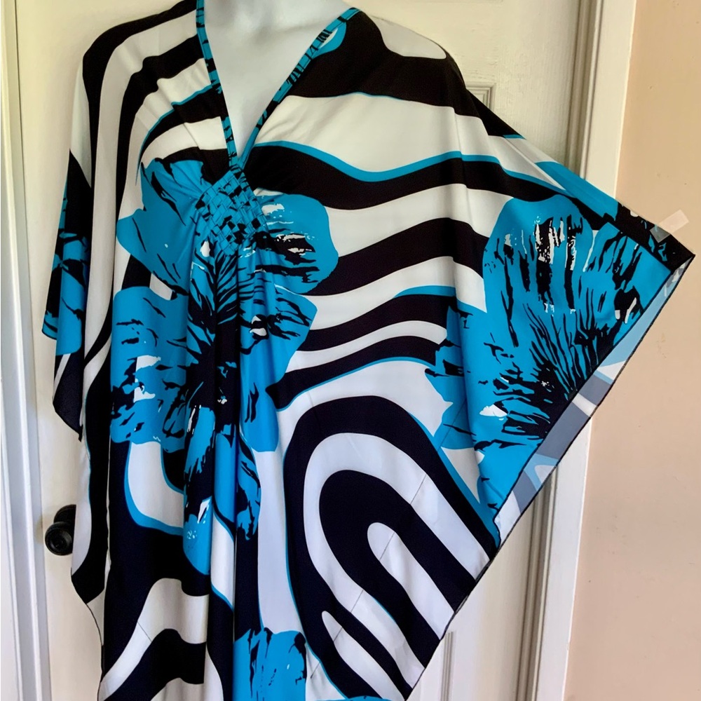 NWT….BSUBSEACH.. Floral maxi Kaftan beach coverup